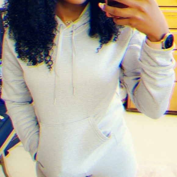 Meet your Posher, Ariel - Picture 2 of 2